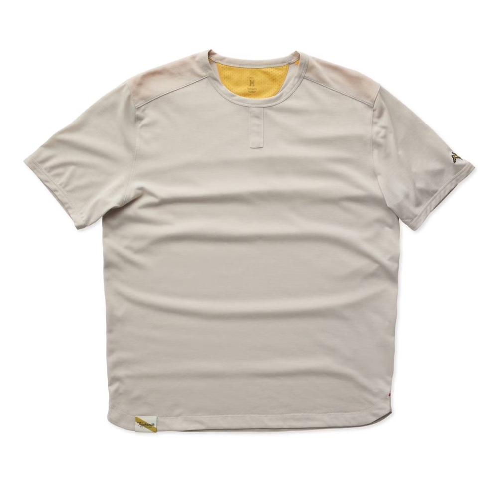 Tracksmith Fieldhouse Tee Wheat Short Sleeve Performance Workout Gym-Medium